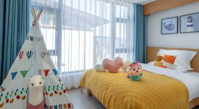 Семейный люкс с 2 комнатами Jingyue·City View | CHILL LUXURIOUS INN Oxygen-Enhanced Heated Homestay (Dukezong Ancient Town)