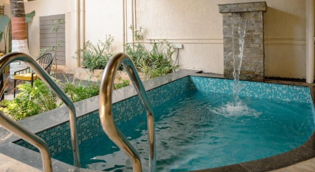 Люкс с балконом и с видом на сад Parkwood Exotica Resort - Alibaug