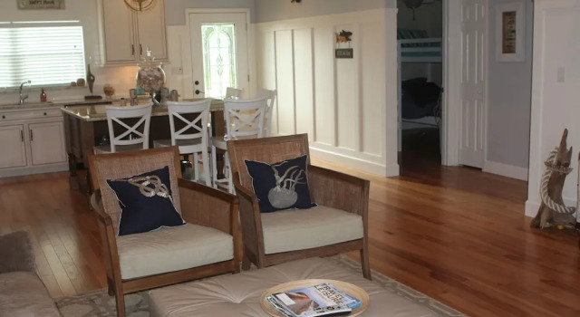 Beautiful Riverfront Home - Three Bedroom Home, Varaa Hotelli Hotellit Space Coast pysäköinnillä, Pysäköinti