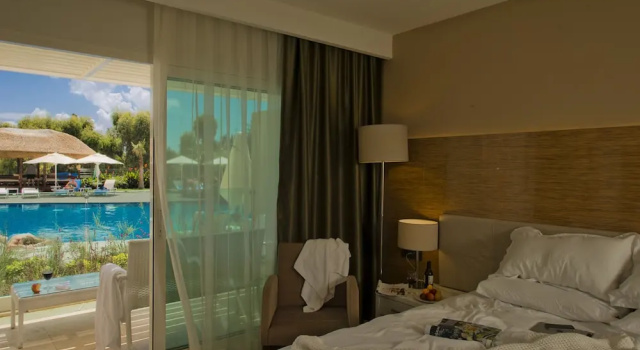 Номер Standard с видом на бассейн Bellazure Hotel