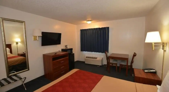 Номер Economy Econo Inn and Suites