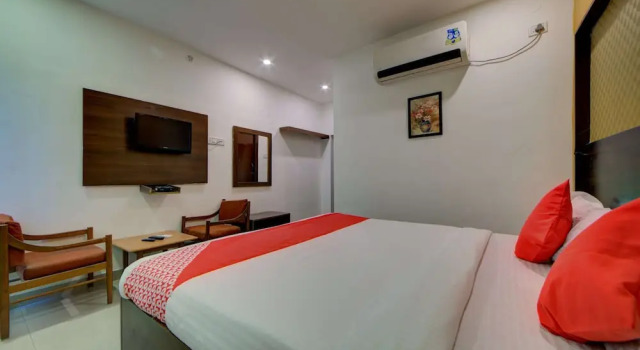 Номер Standard OYO 4025 Hotel Meredian Orchid