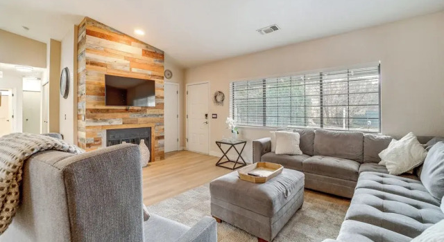 Коттедж Fenced Outdoor Space: Modern Sedona Home By Hiking