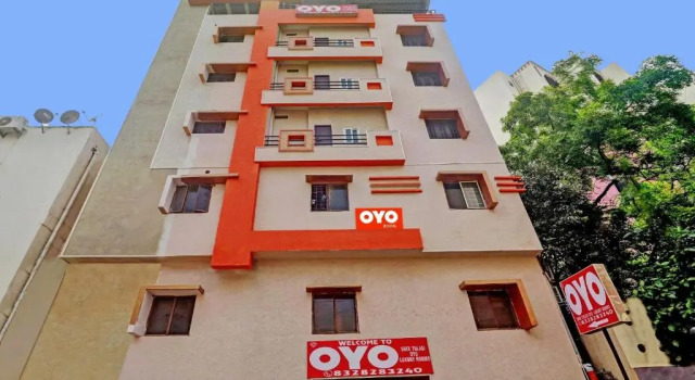 Oyo 93286 Hotel Sri Tulasi