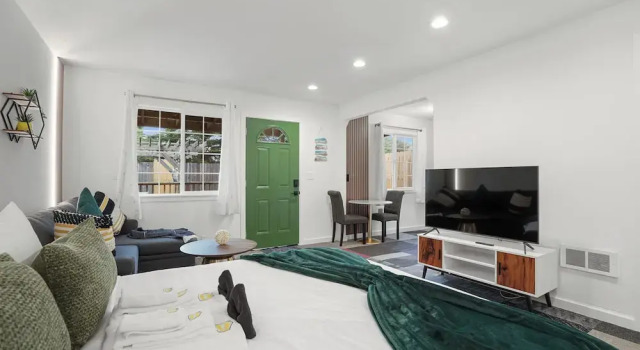 Апартаменты Superior Beachy 1BR Escape with SofaBed Golf