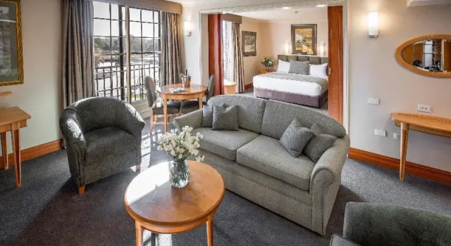 Люкс с балконом и с видом на поле для гольфа Country Club Tasmania