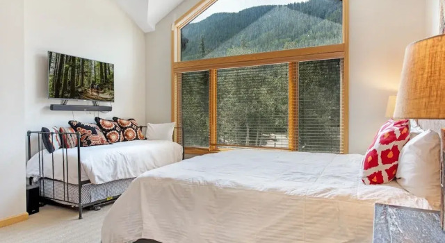 4515 Bighorn Road 4 Bedroom Home, Забронировать Дом для отпуска Вейл Roosevelt National Forest, рядом с Vail Racquet Club