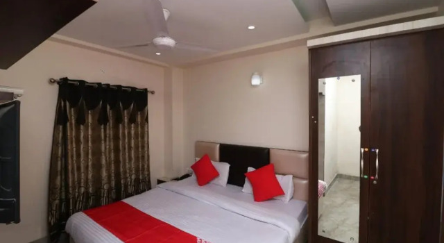 Hotel Paras by OYO Rooms