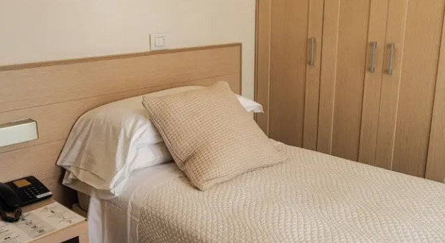 Одноместный номер Economy с балконом и с видом на бассейн Rouge International Resort