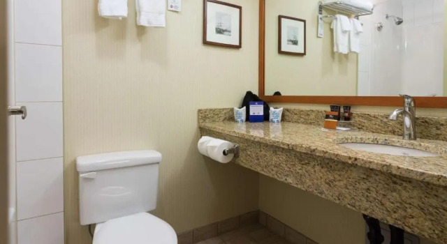 Люкс с балконом Best Western PLUS Chemainus Inn