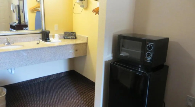 Standard Zimmer Days Inn by Wyndham Canton