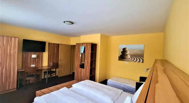 Трёхместный номер Hotel Silberhorn