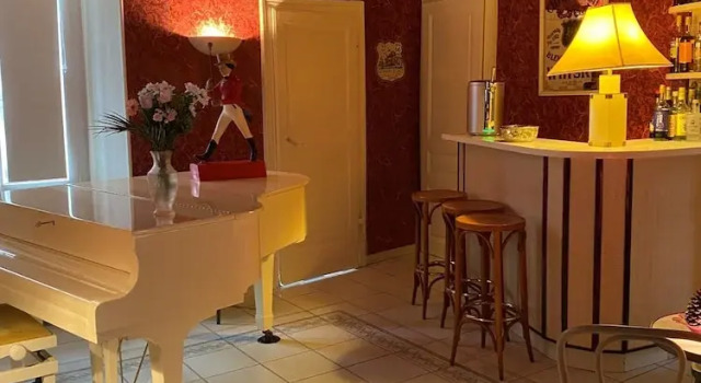 LE CLOS DU TULIPIER, Prenota Affittacamere Hotel a Alvernia con parcheggio, Parcheggio