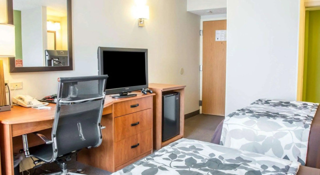 Четырёхместный номер Standard Sleep Inn Midway Airport