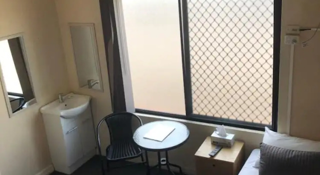 Номер Economy Kingsford Riverside Inn