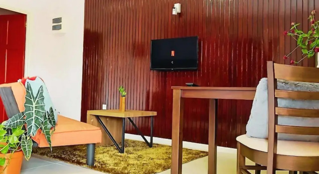 DOLFIJN STUDIOS Stylish 2BR Apartment Fast WiFi AC Near Center, Book Apartment Hotels in Paramaribo with Parking, Parking