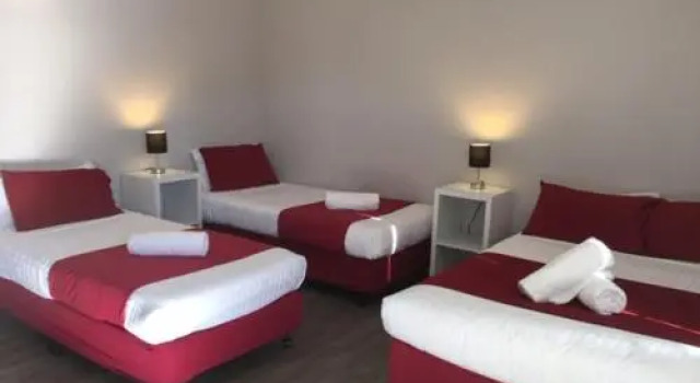 Nullarbor Roadhouse, Book Hotel Hotels in Eucla with a Pool, Swimming Pool