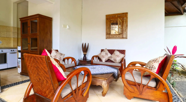 Baliana Villa Batu Belig, Rezervovat Vila Hotely v Bali se snídaní, Snídaně