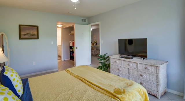 Florida Retreat w/ Pool, Hot Tub & Beach Access!, Varaa Hotelli Hotellit Space Coast pysäköinnillä, Pysäköinti