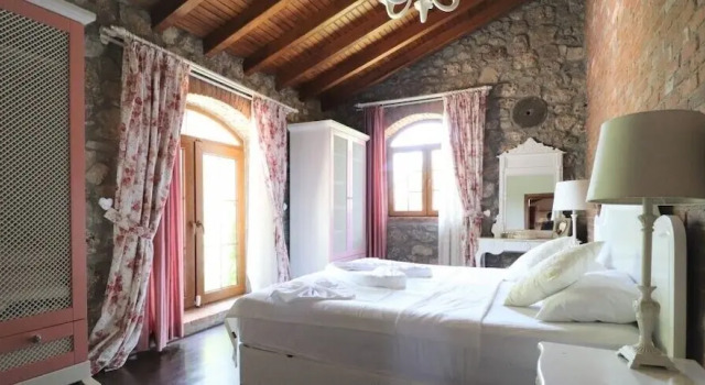 Villa BLN1 by JoyLettings