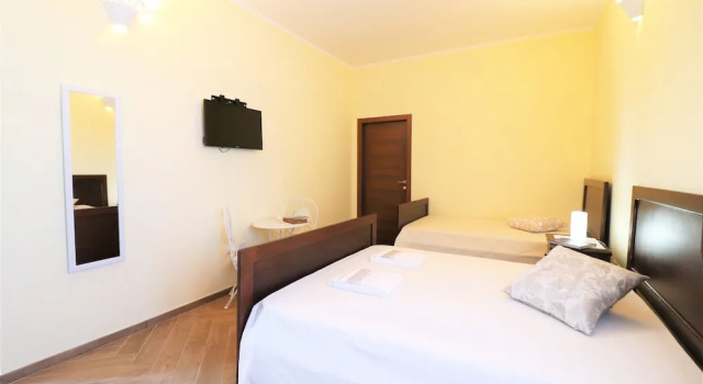 Triple Comfort Pink Grapefruit, Book Bed and Breakfast Hoteller i Magliano med pool, Swimmingpool