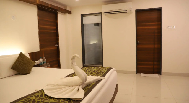 Люкс Kyriad Hotel Vijayapura