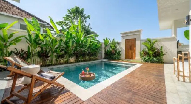 Dasha 2 - Chic 2BR Canggu Hideaway with Spacious Pool & Patio