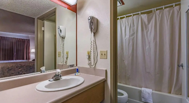 Номер Standard Motel 6-Fresno, CA - Yosemite Hwy