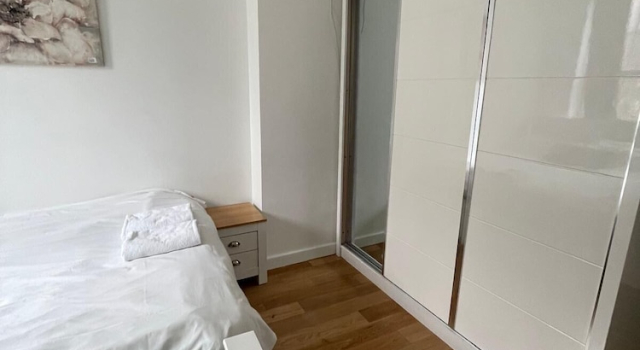 3 Bed Flat - Sleeps 6 - Parking - Wifi, Забронировать Апартаменты/квартира Отели Лондона с парковкой, рядом с St Olaf House, Парковка