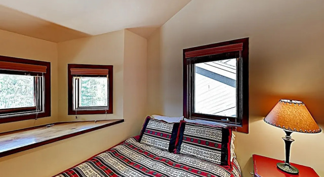 Lodge-inspired Lakeside - Walk To Lifts! 3 Bedroom Townhouse, Varaa Lomakoti Park City 