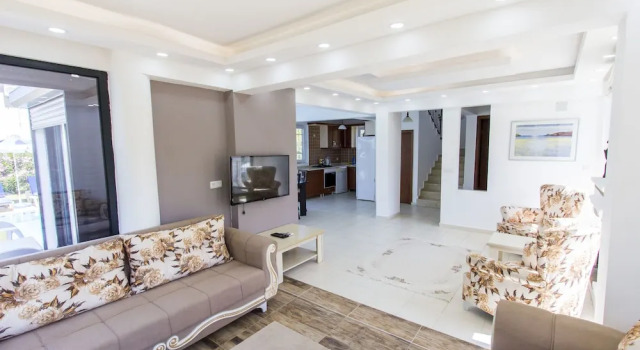 Villa Serra by Villamnet