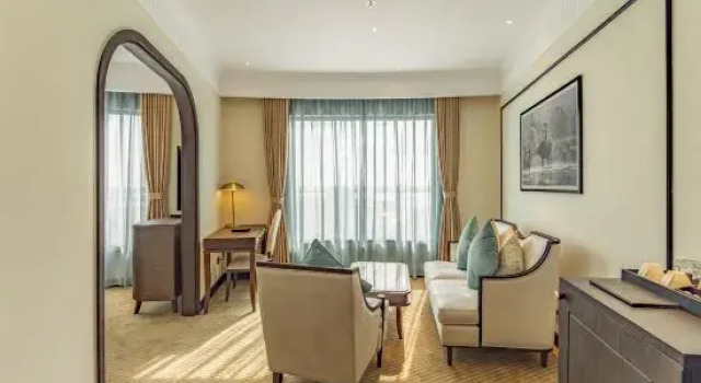 Люкс Charmant Suites a Boutique Hotel Can Tho