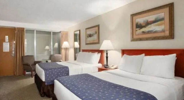 海斯大使酒店及会议中心(Hays Ambassador Hotel & Conference Center), Reserva ahora Hotel Hoteles en Hays con desayuno, Desayunos