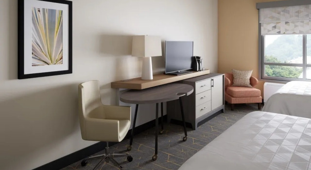 Четырёхместный номер Standard с видом на внутренний двор Holiday Inn Richland on the River by IHG