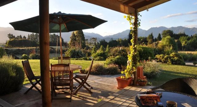 Blue Thistle Cottages, Забронировать Отель Отели Те-Анау с парковкой, Парковка