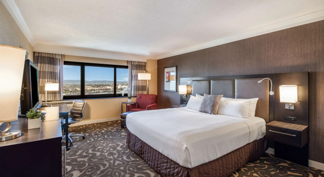Номер Deluxe Sonesta Los Angeles Airport LAX