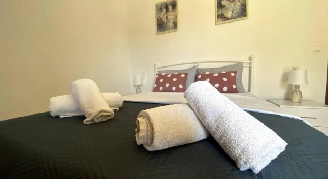 Апартаменты с балконом Impeccable Apt Sleeps 5 in Heraklion