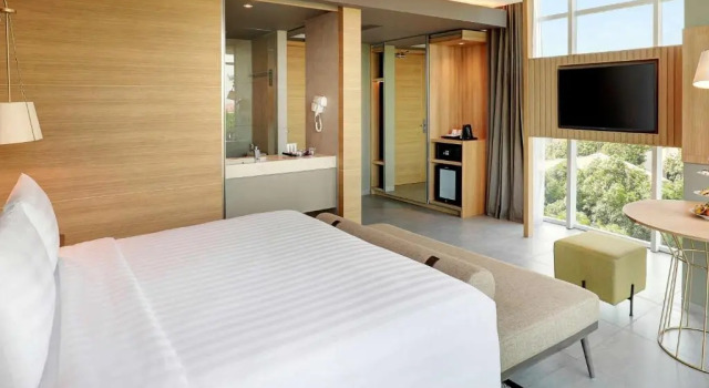 Двухместный полулюкс Mercure Makassar Nexa Pettarani
