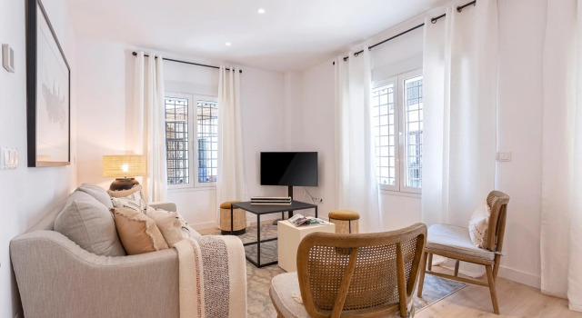 Spectacular 3BD Apartment in Santa Cruz Neighborhood Aire I, Забронировать Апартаменты/квартира Севилья провинция Севилья, рядом с Торре-дель-Оро