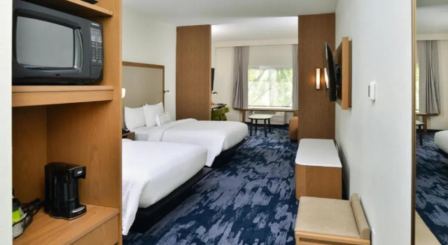 Четырёхместный люкс Fairfield Inn & Suites by Marriott Charlotte University Research Park