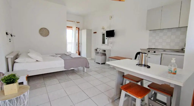 Студия Emilia Apartments