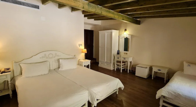 Трёхместный номер Standard с балконом Курортный отель Manthos Mountain Resort & Spa