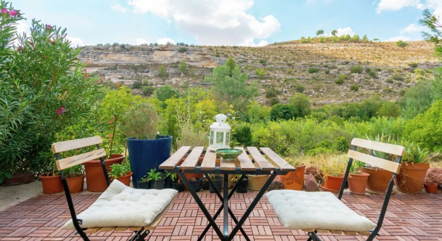 Rustic Cave House Situated in the Albacete Region, Забронировать Отель Хоркера Albacete Province
