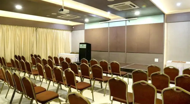 Oyo Premium New Shahupuri Kolhapur, Забронировать Отель Отели штата Махараштры 3 звезды, 3*
