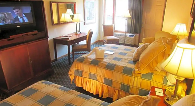 Четырёхместный номер Superior с балконом Arbors at Island Landing Hotel & Suites