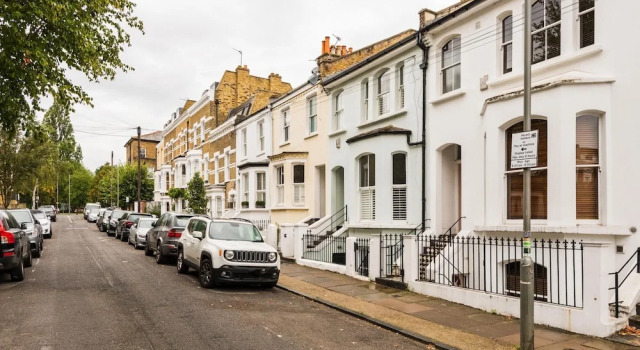 Chic Wandsworth Home With Patio