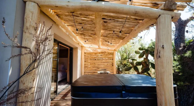 Le Hameau des Pesquiers Ecolodge, Curio Collection