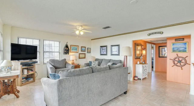 Коттедж Gulf Coast Views: Waterfront Surfside Beach Home!