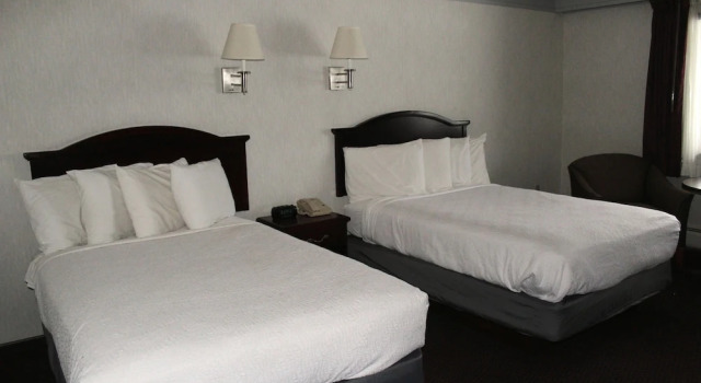 Четырёхместный номер Superior Shiretown Inn & Suites