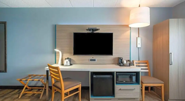 Люкс AmericInn by Wyndham Eau Claire